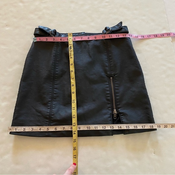 Free People Faux Midnight Magic Vegan Leather Mini Skirt Womens 0 XS Black Faux - Picture 12 of 13